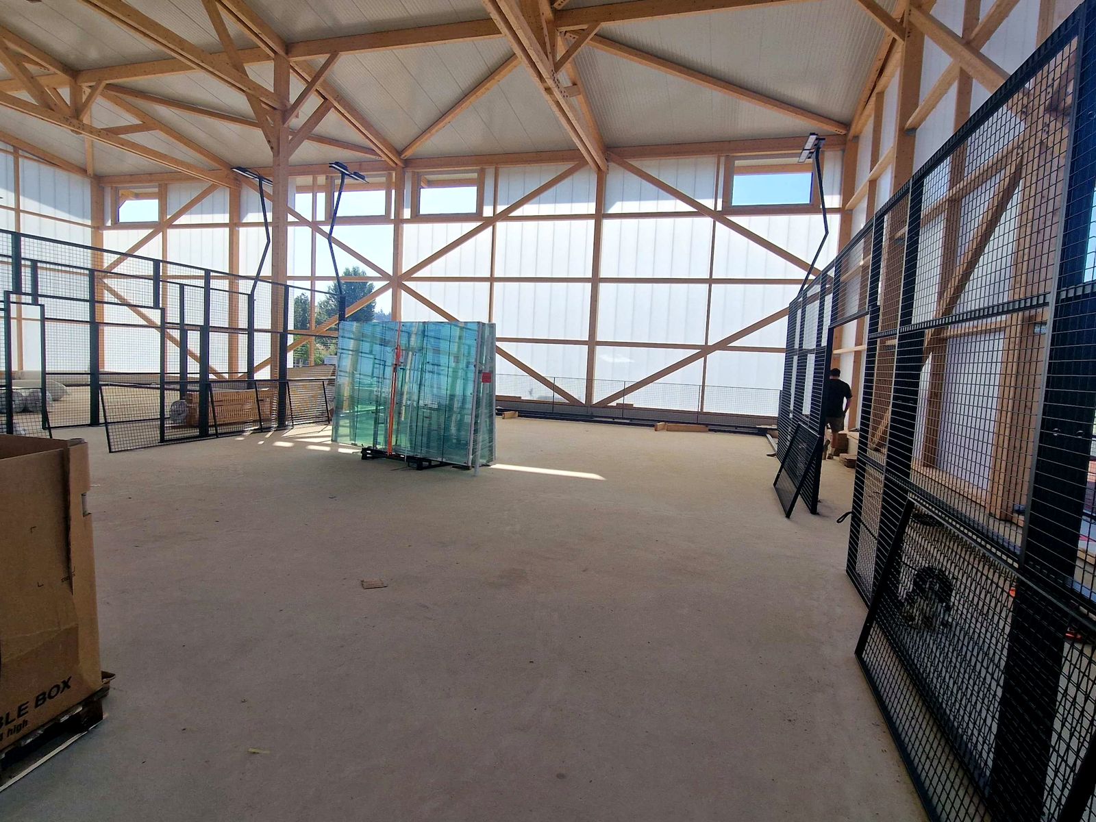 Assembly under the roof · Padel Millenium