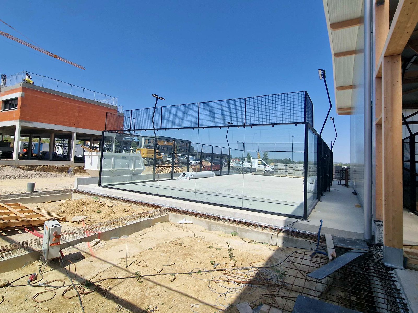 Outdoor courts glazed · Padel Millenium